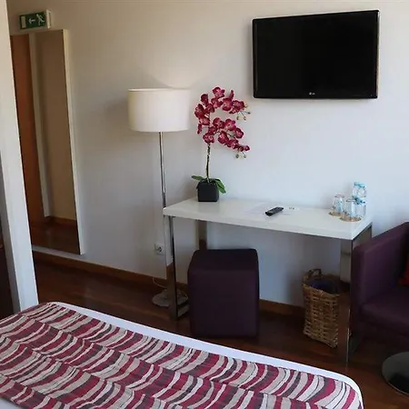 Ξενοδοχείο Lbv House 3*