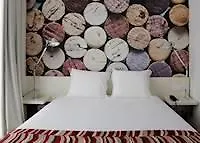 Ξενοδοχείο Lbv House 3*